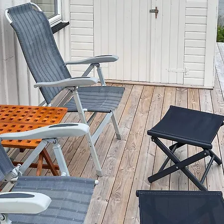 4 Person In Stonglandseidet-by Traum Stonglandseidet