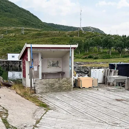 4 Person In Stonglandseidet-by Traum *