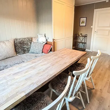 4 Person In Stonglandseidet-by Traum Stonglandseidet