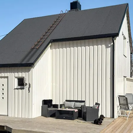 4 Person In Stonglandseidet-by Traum