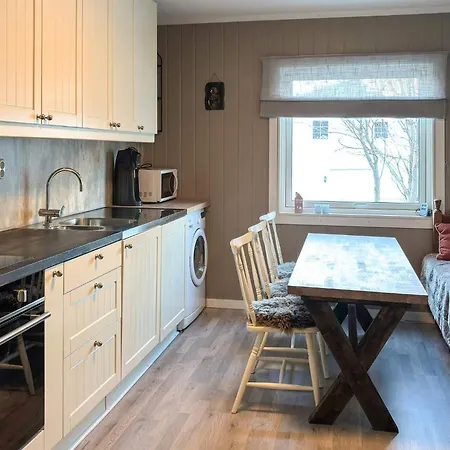 4 Person In Stonglandseidet-by Traum Stonglandseidet