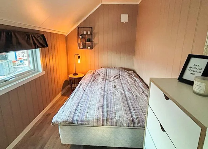 4 Person In Stonglandseidet-by Traum Stonglandseidet