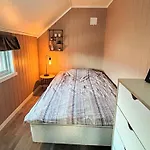 4 Person In Stonglandseidet-by Traum Stonglandseidet